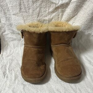 Uggs Mini Bailey girls Tan Shearling ankle Boots in size 5